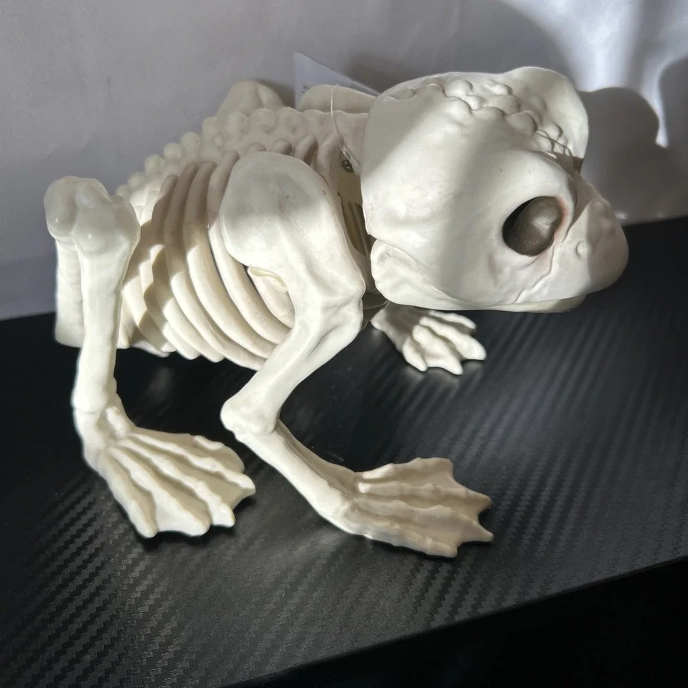 Spooky Village Frog Skeleton Halloween Decoration‎